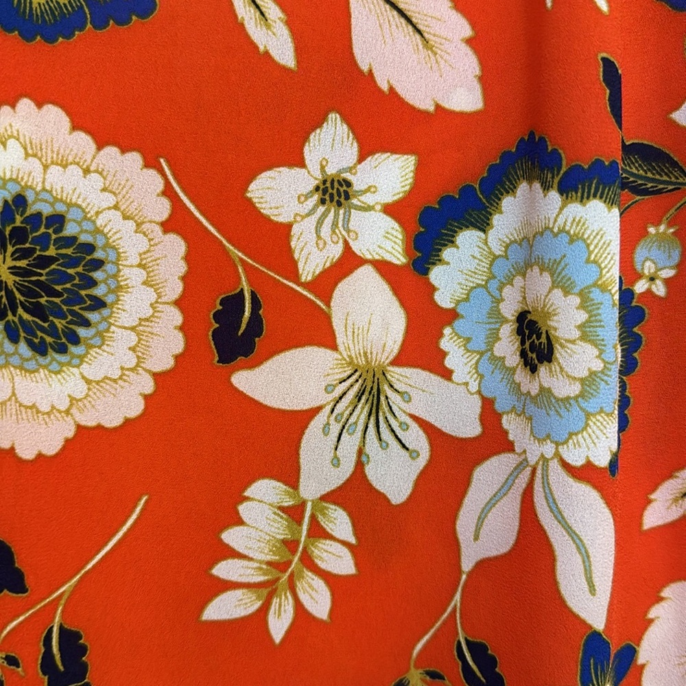 EXPRESS fun floral blouse - Picture 3 of 4
